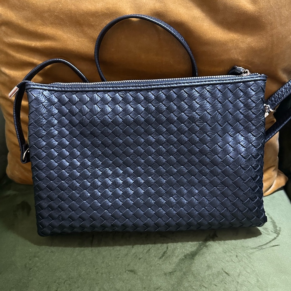 Black Woven Crossbody Bag - Picture 4 of 6